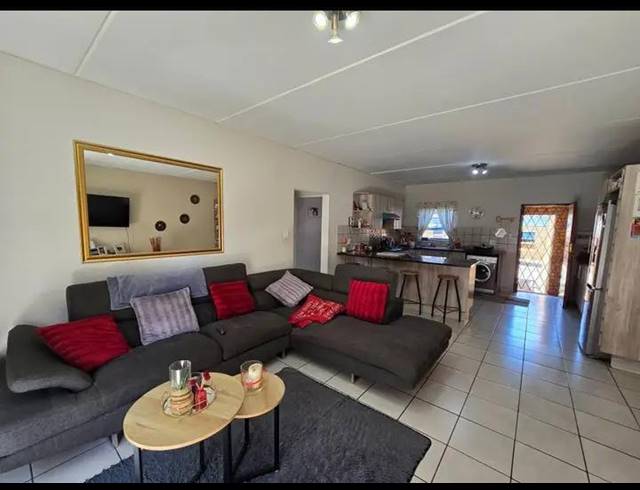 2 BEDROOM TOWNHOUSE FOR SALE IN GERMISTON WEST